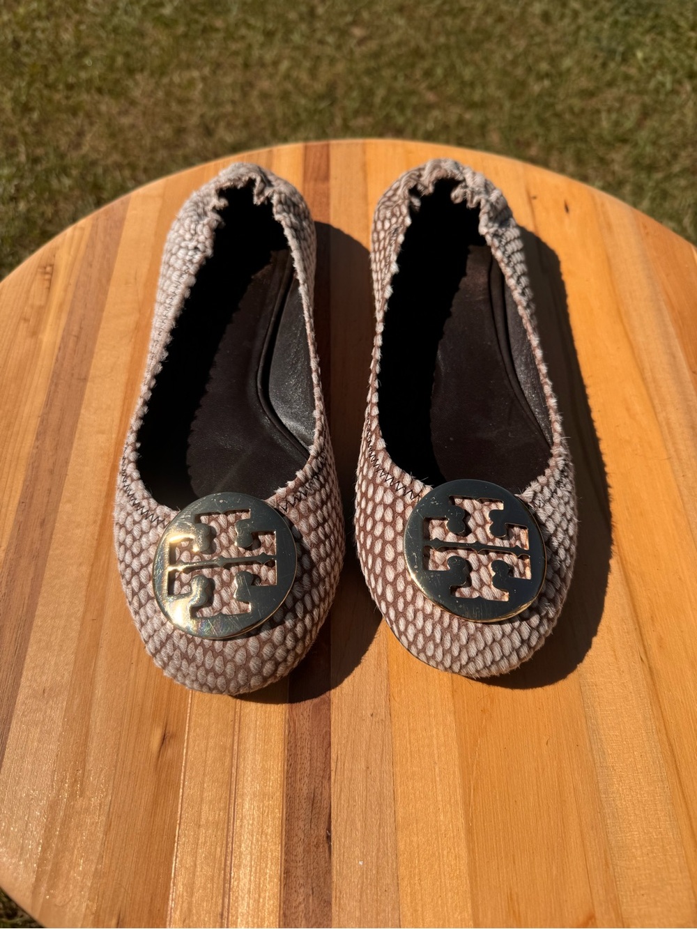 Ladies Tory Burch Taupe Woven Reva Logo Ballet Flats - Picture 2 of 8